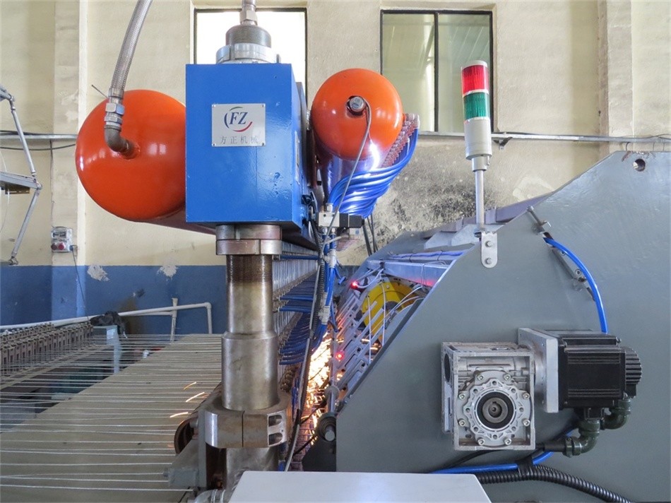 Accuracy 0.1mm 415V Wire Mesh Welding Machine For Metal Storage Cage