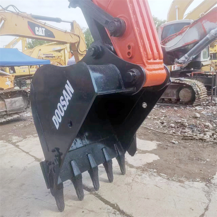 Good Health And Original Hydraulic Cylinder 30 Ton Doosan DX300LC-9C Excavator In Korea