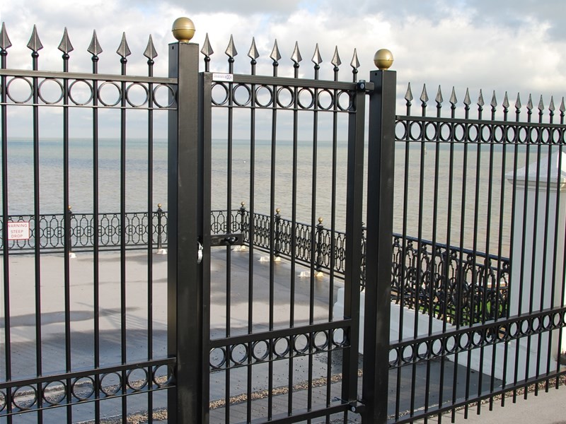 Decorative 8ft Garden Iron Wrought Fence For Highway 1.2mm-2.5mm
