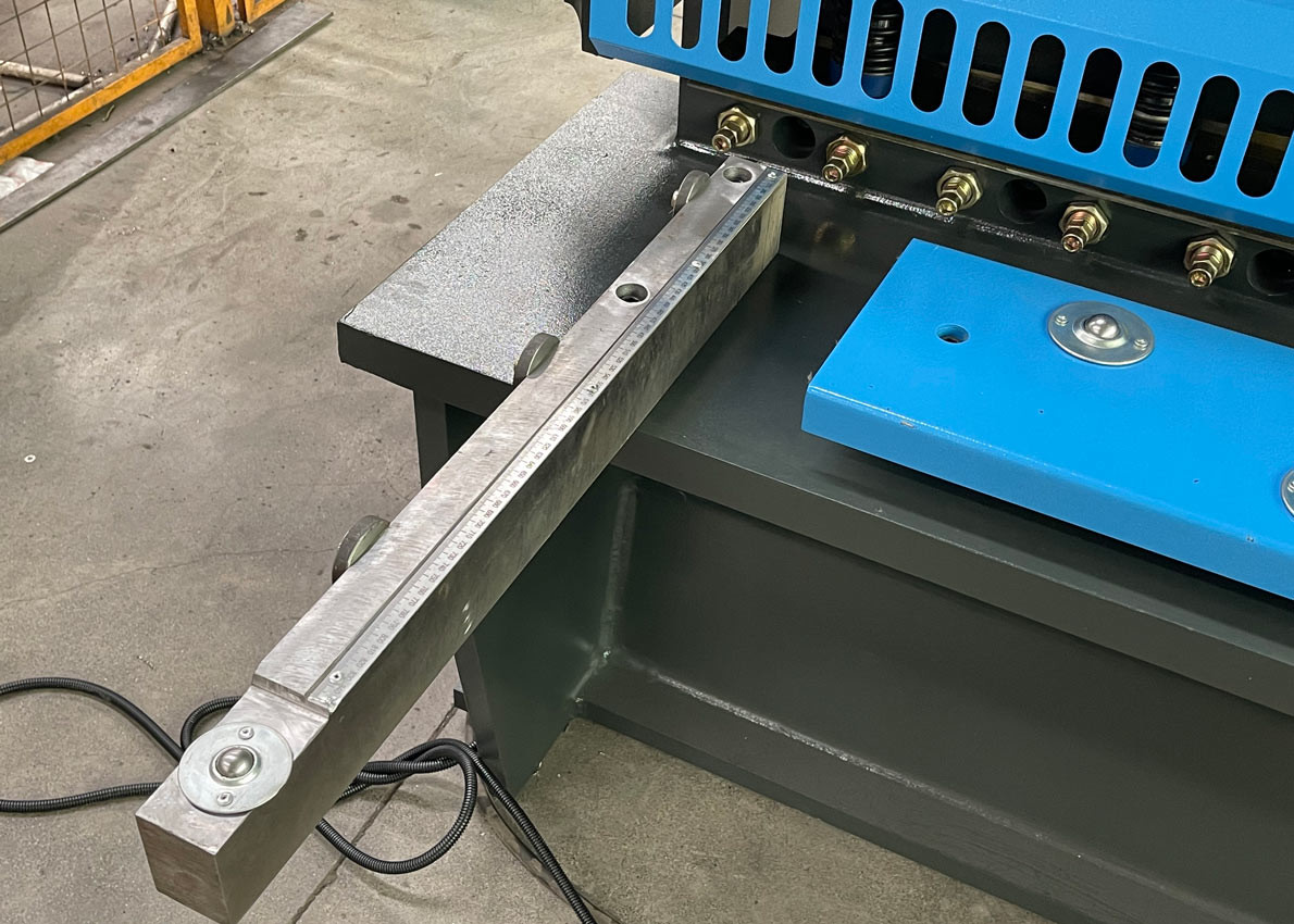 QC12K-16*3200 Professional Hydraulic Guillotine Shearing Machine with Automatic Blade Gap Adjustment