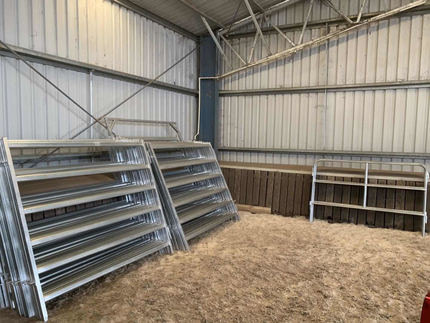 Australia Standard 6 Rails Oval Pipe 1.8m×2.1m Steel Cattle Yard Panels