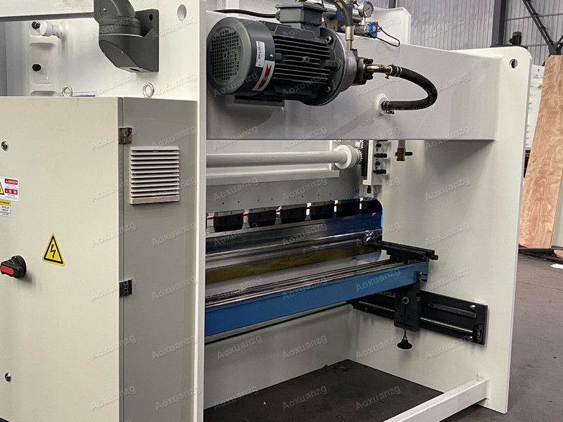 1mm Stainless Steel Plate CNC Hydraulic Press Brakes 2500mm Servo Cnc Bending Machine