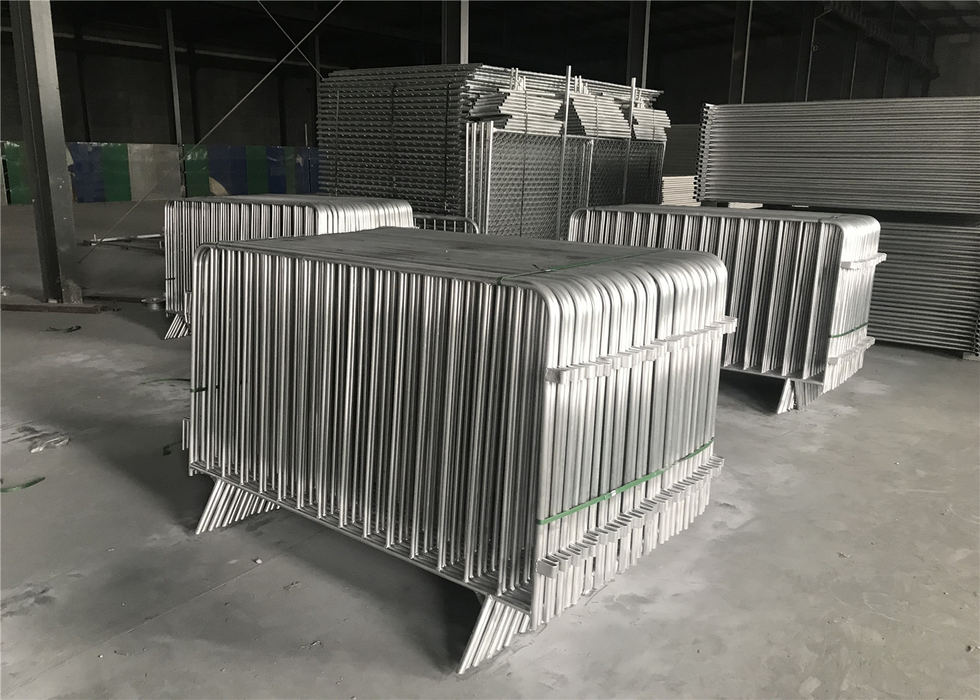Interlocking pedestrian and crowd control barriers