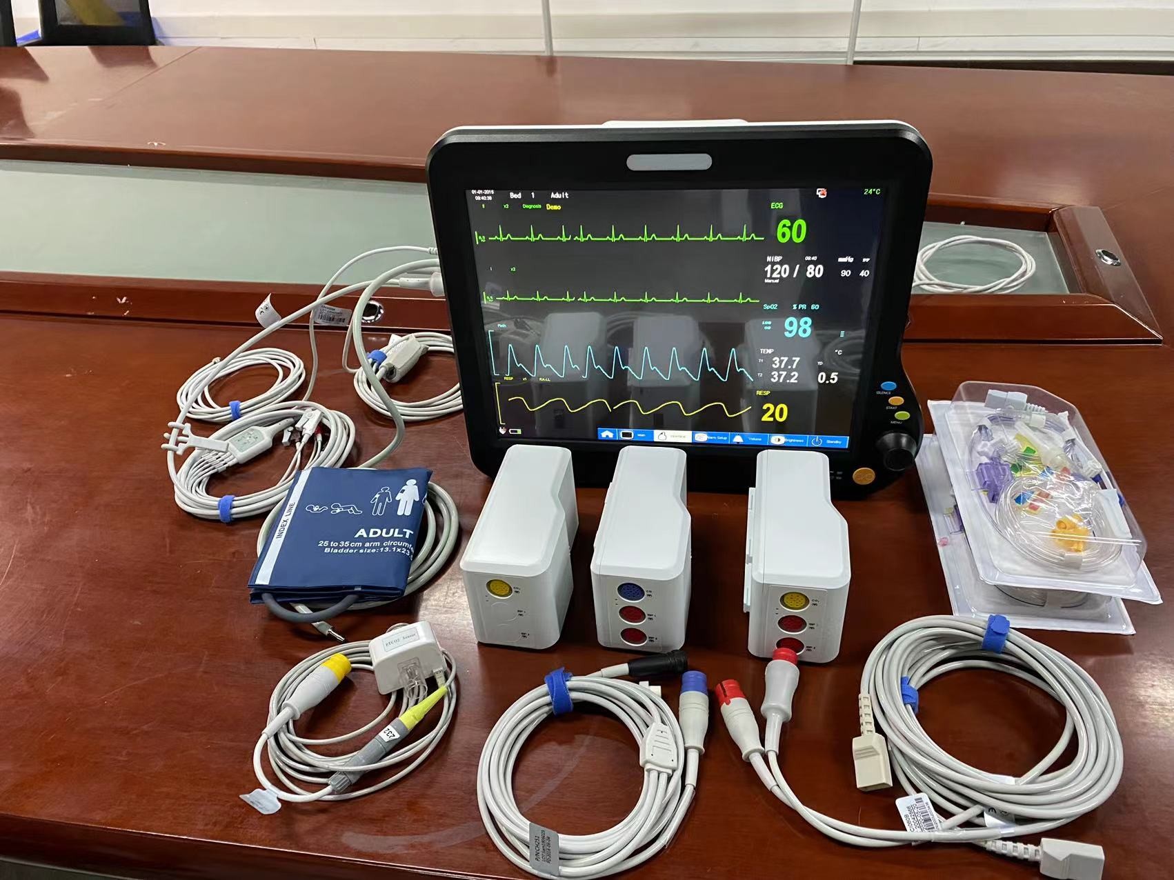 15" Multi Parameter Modular Patient Monitor Anti ESU Anti Defibrillator