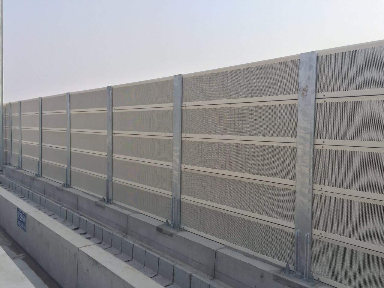 Weather Resistance Highway Sound Barrier Walls , Motorway Noise Barriers