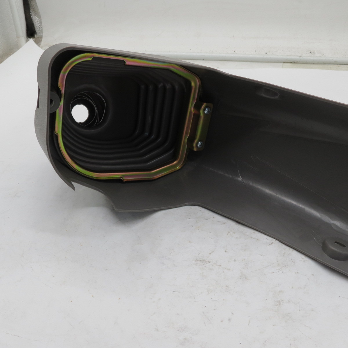 Genuine Auto Spare Parts Gear Shift Control Dust Cover Assembly 170307108 For Ford JMC