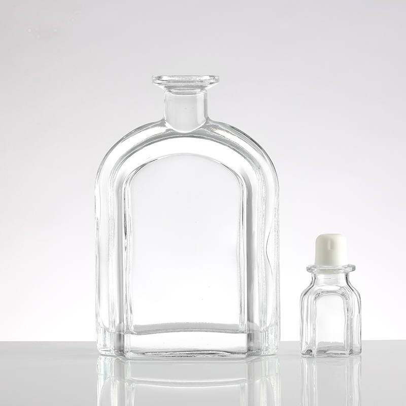 Customized 500ml Vodka Glass Bottle with Cap Best Seller in the Market