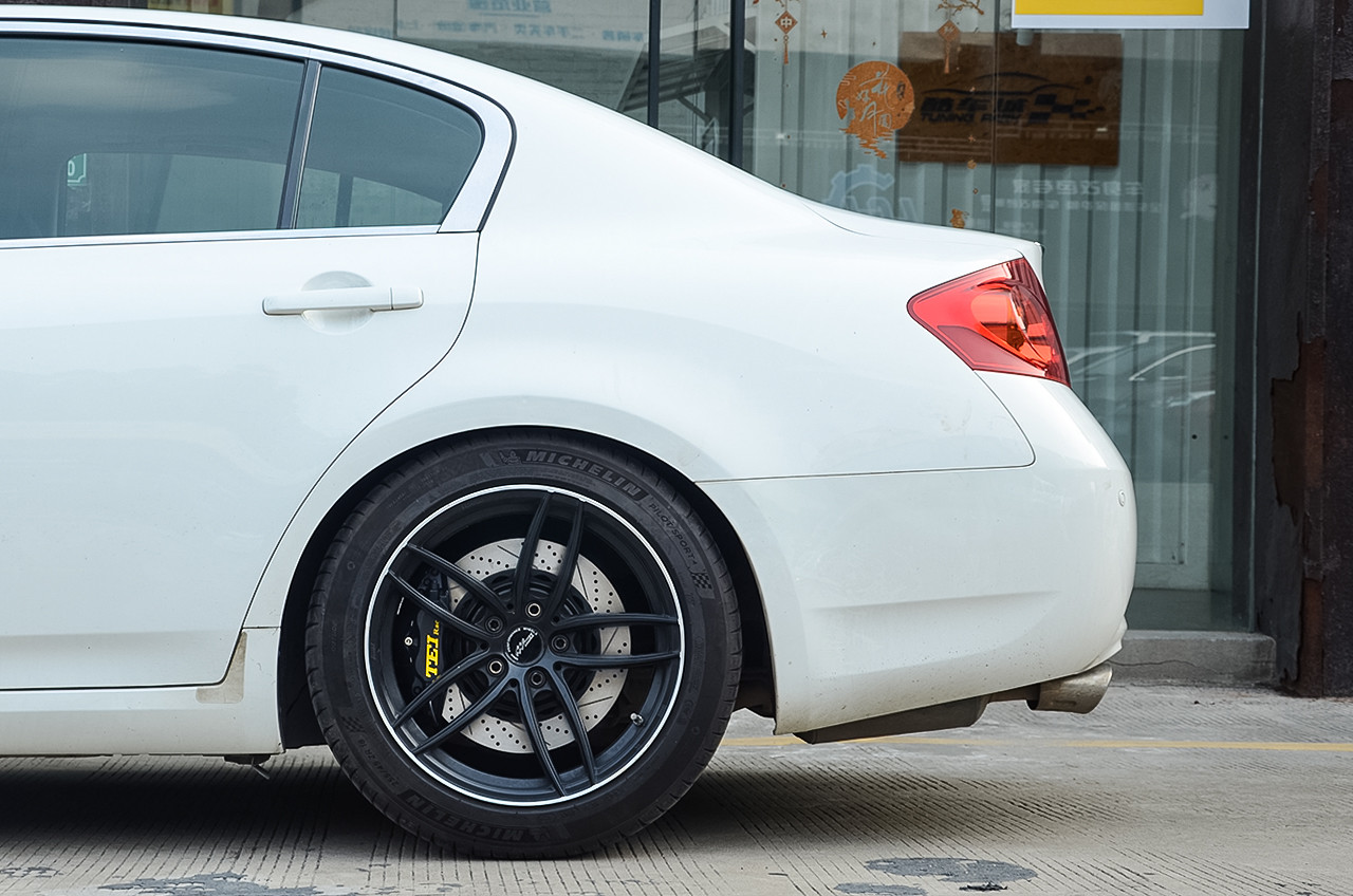 Big Brake Kit 355*32mm Rotor For Infiniti G37 Front 4piston Caliper With 345*28mm Rotor For Rear 18 Inch Wheel