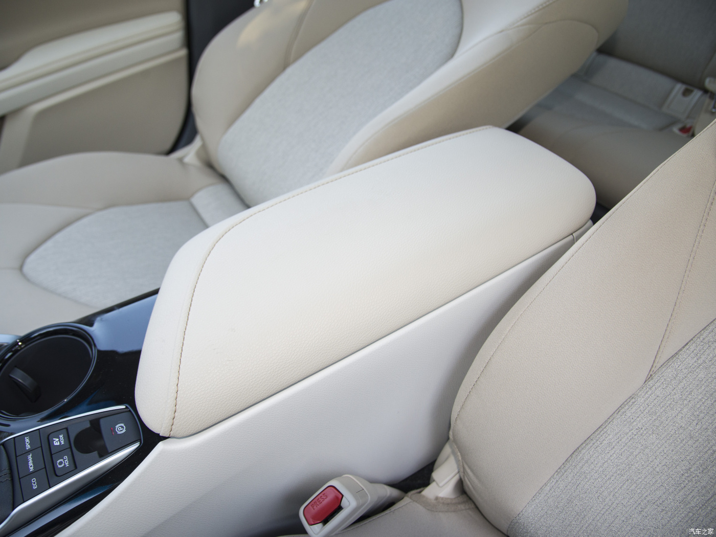 2024 To-yota C-amry 2.5S 5 Seats Hybrid Electric Car Hybrid Technology 360° Rear Camera Integral Body Cabin Structure