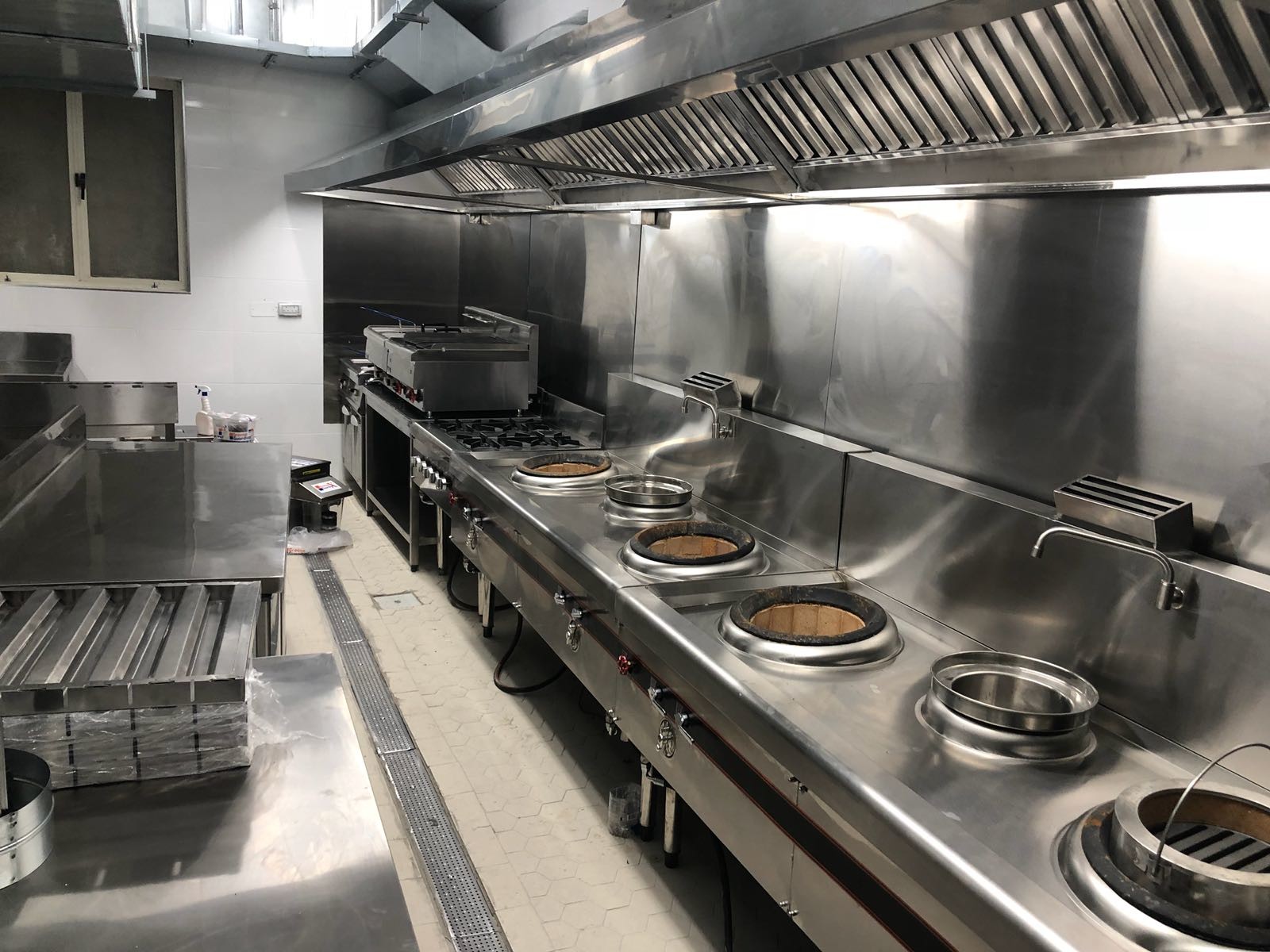 2500 x 1200 x 580mm Stainless Steel Catering Equipment Exhaust Hood Against Wall Type