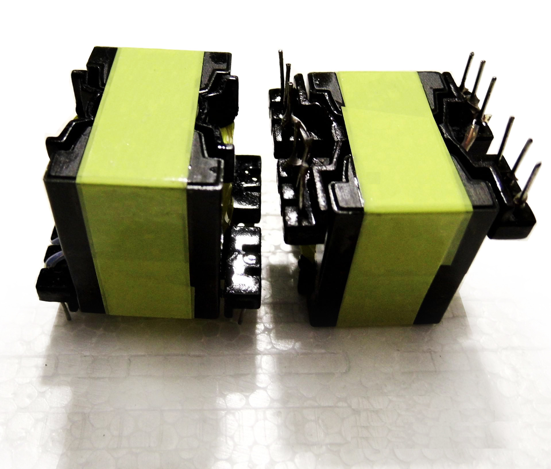 Vertical Electronic Current Transformer , Ferrite Core Type High Current Transformer