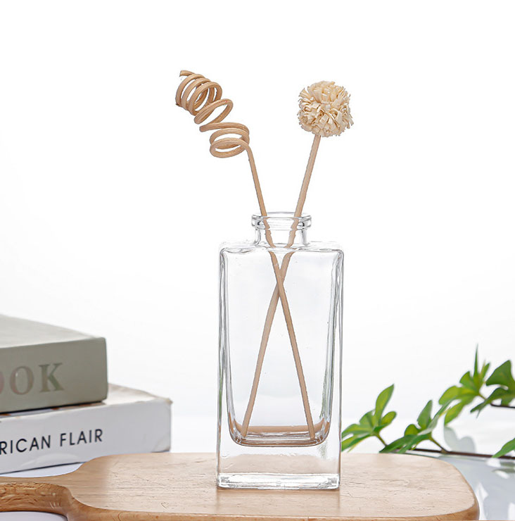 Industrial Beverage 50ml Flat Square Glass Diffuser Bottle with Rattan Dried Flower