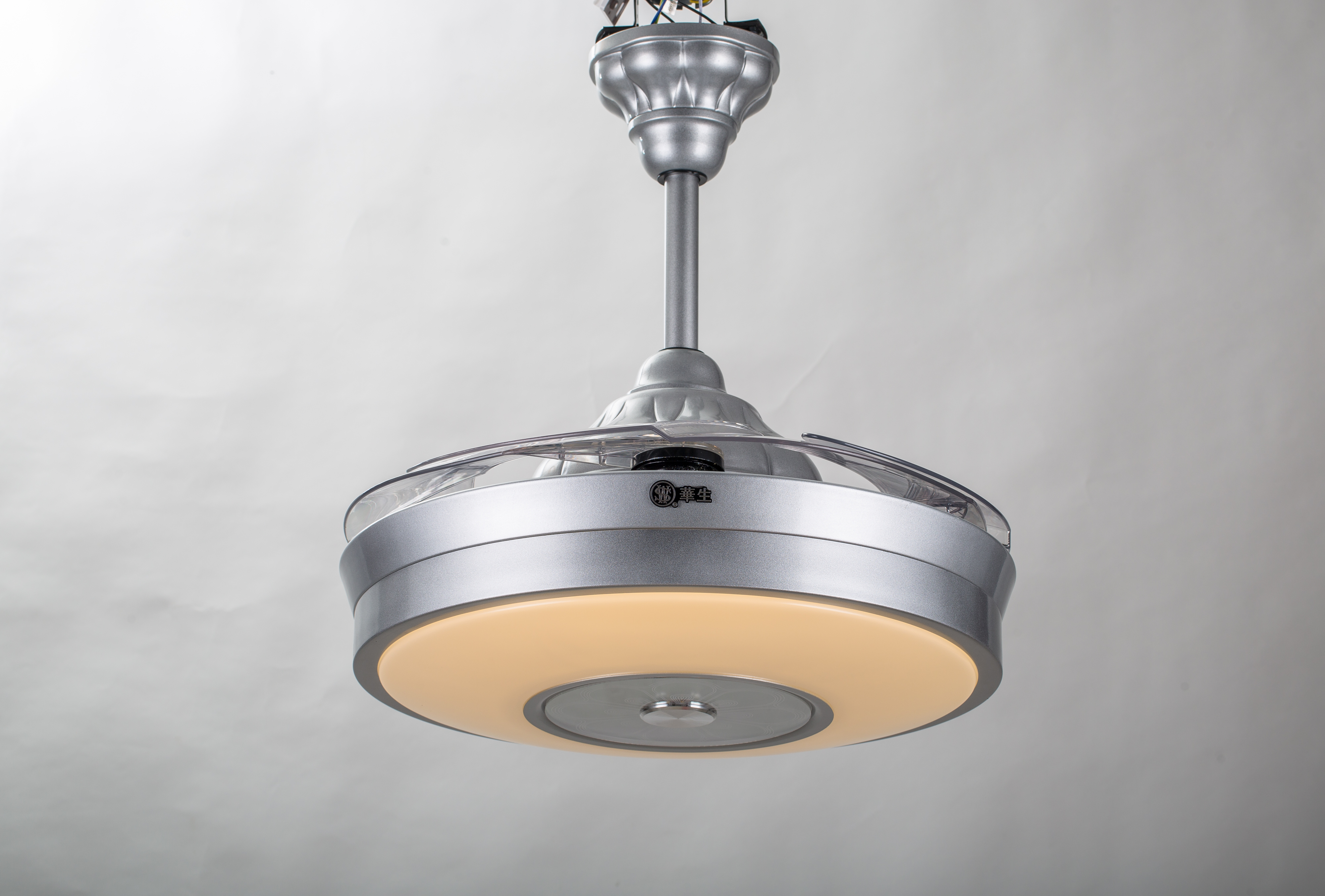 6000K 3600lm Fancy Ceiling Fan Lights Silver Collapsible Ceiling Fan With Pop Out Blades