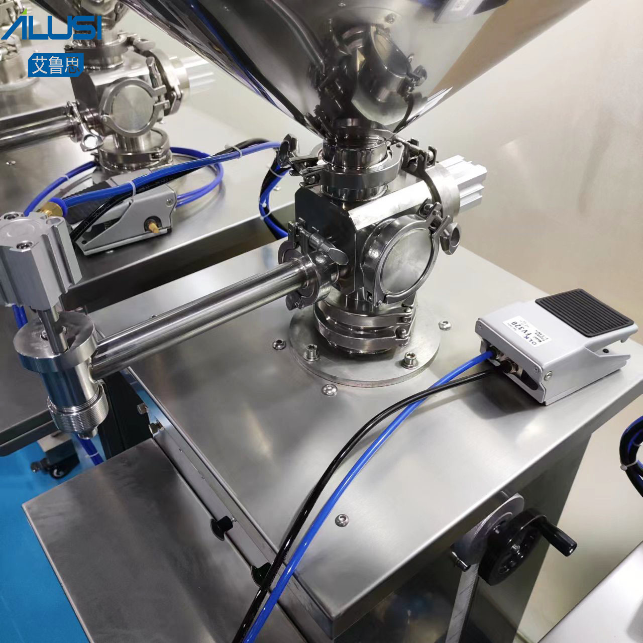 250ml Pneumatic Liquid Filling Machine Vertical Small Scale Filling Machine 2KW