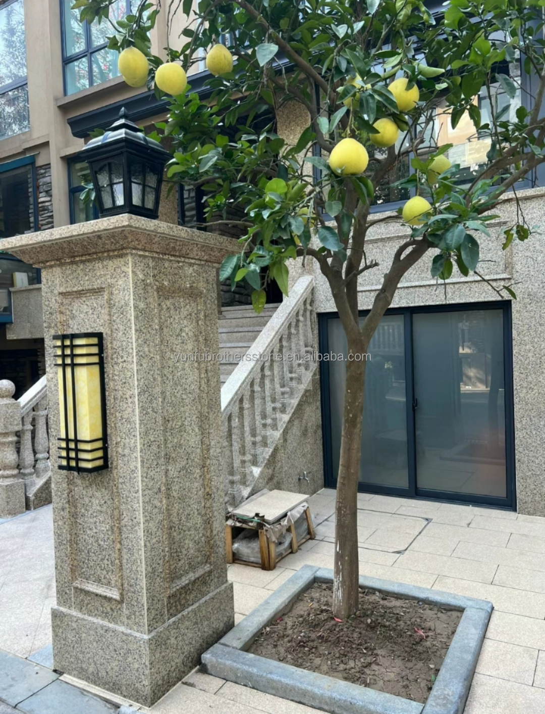 2700kg/m3 Granite Stone Hand Carved Cut-to-Size Pillar for Exterior Column Design
