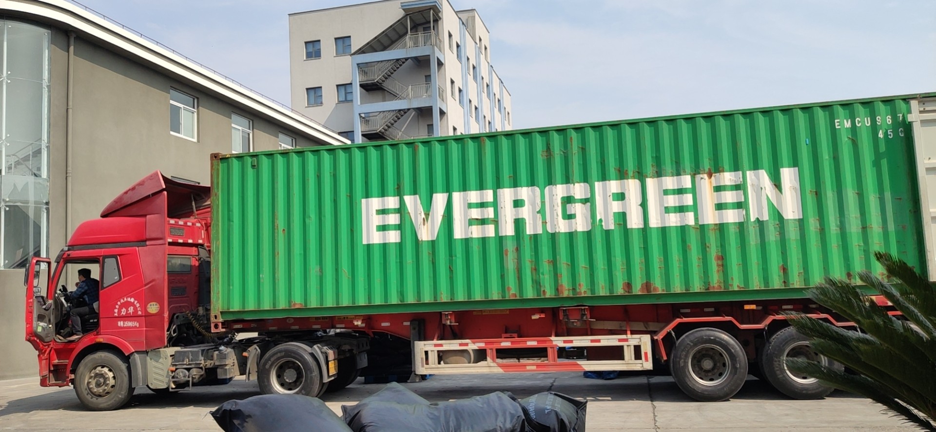 Effective Wood Based Activated Carbon with Iodine Value ≥900mg/g and Large Specific Surface Area