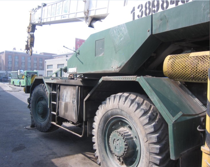 KR25H used crane original from japan, used kato rough crane 25ton, used rough terrain crane supplier