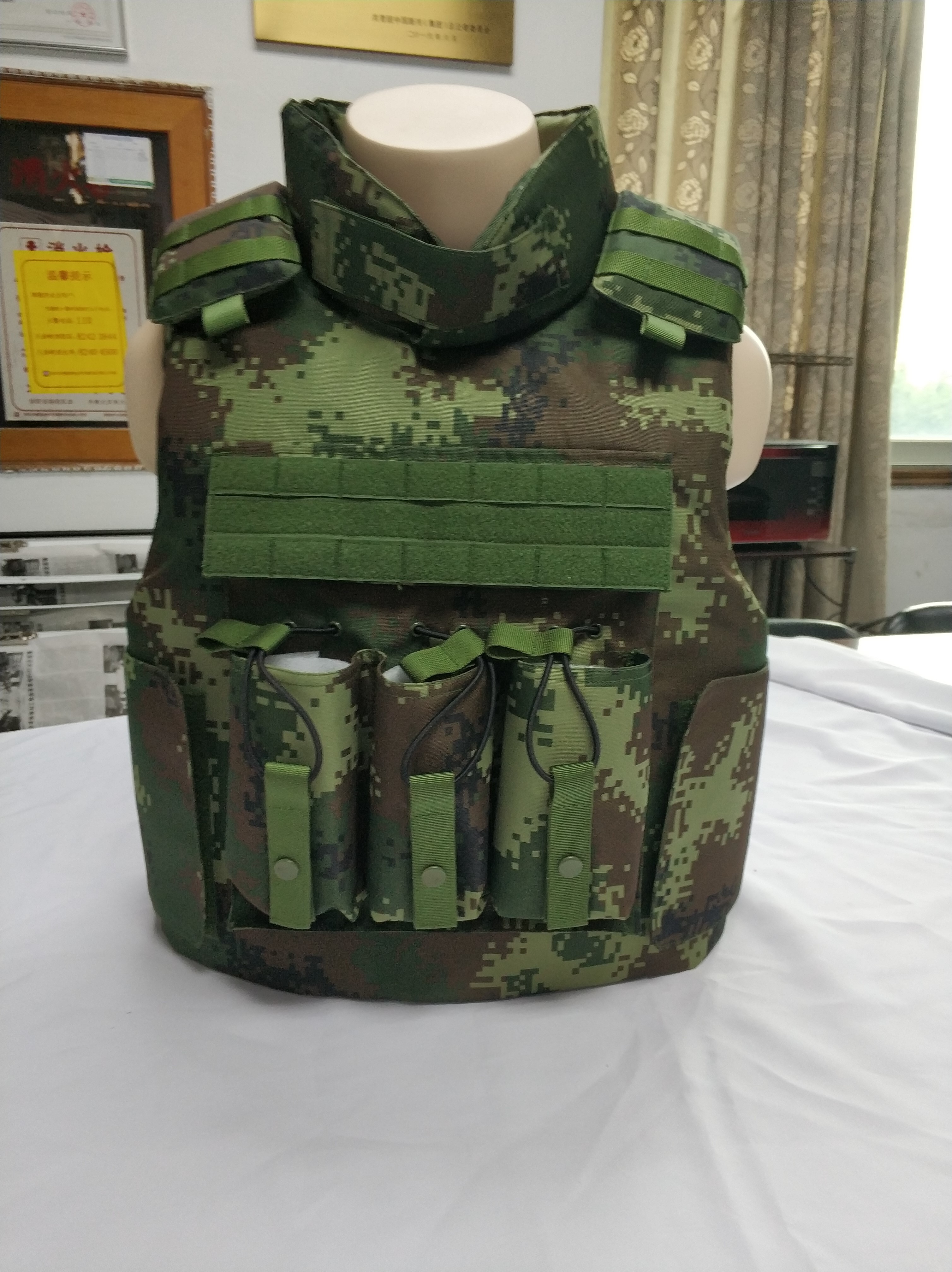 Snap Button Closure Military Tactical Bulletproof Vest with Adjustable Shoulder Straps