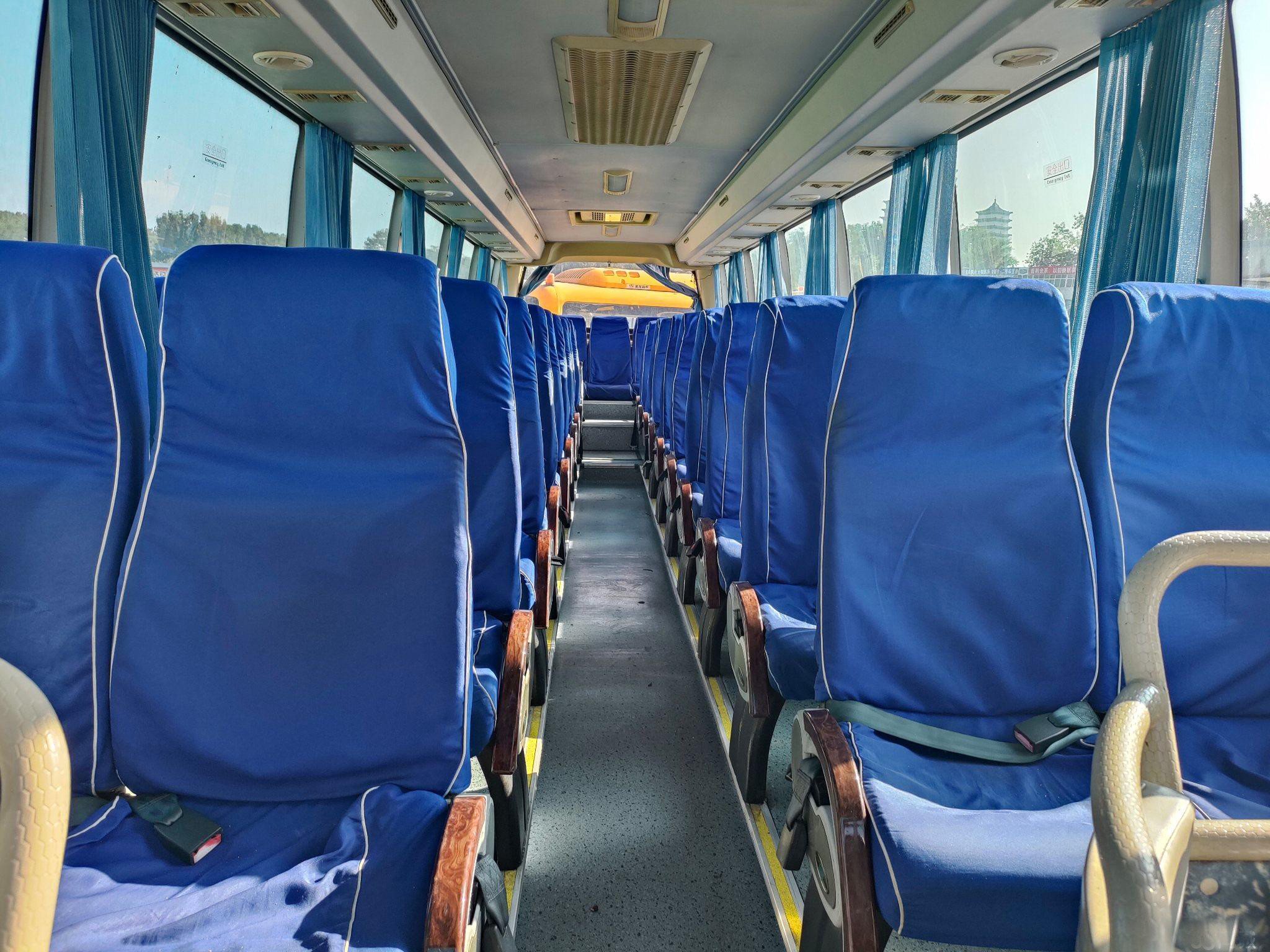 47 Seats Second Hand Bus Kinglong Used Coach City Passenger Commuter 170kw