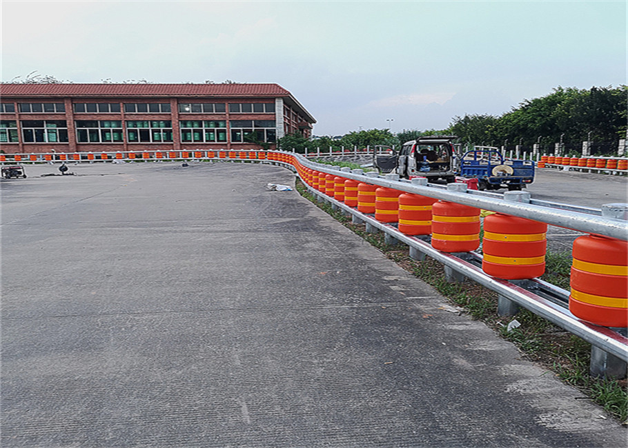 EVA Material Road Rotating Anti Collision Bucket With Reflective Strip