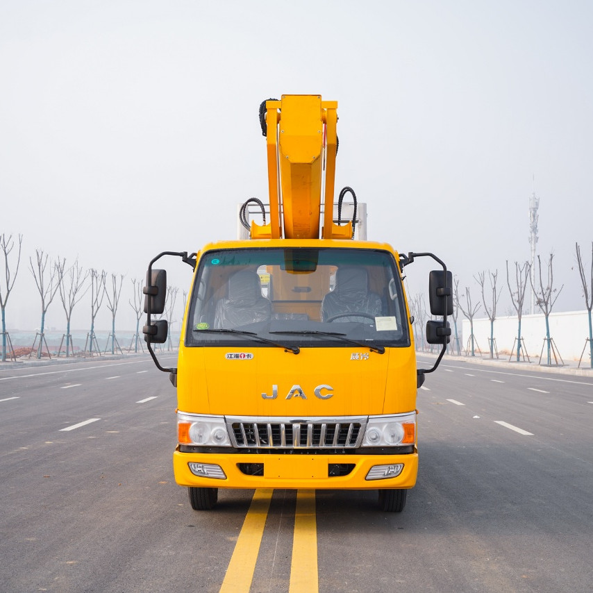 Two Person Cab Aerial Work Platform Truck with Front and Rear V Outriggers