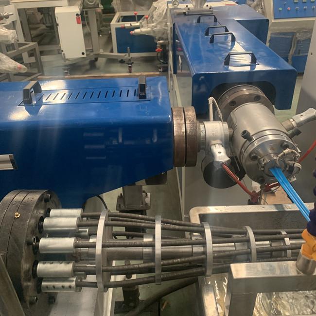 PVC Granules Siemens Motor Spiral Hose Machine PE Pipe Extrusion Line