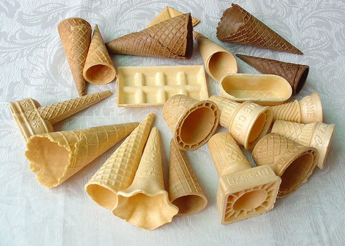 Multi Shape Coloured Ice Cream Sugar Cone , Chocolate Covered Waffle Cones