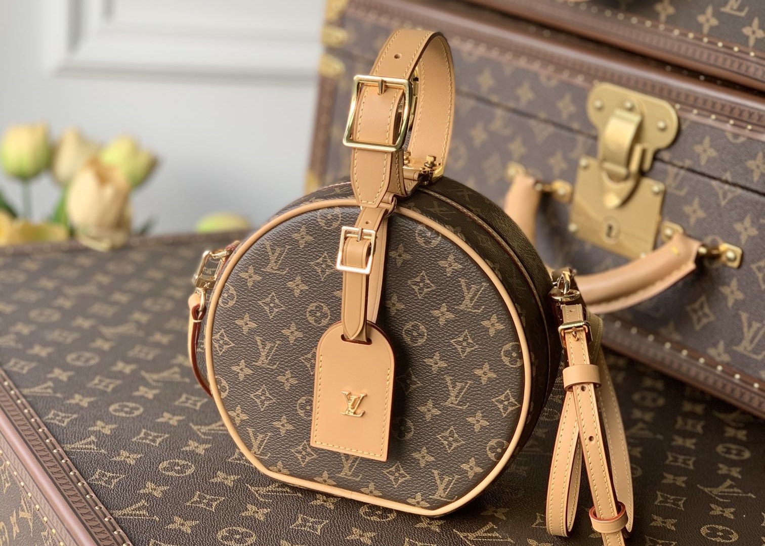 Ladies Leather 7.5cm Circular Push Lock Crossbody Bag With Mental Ornament