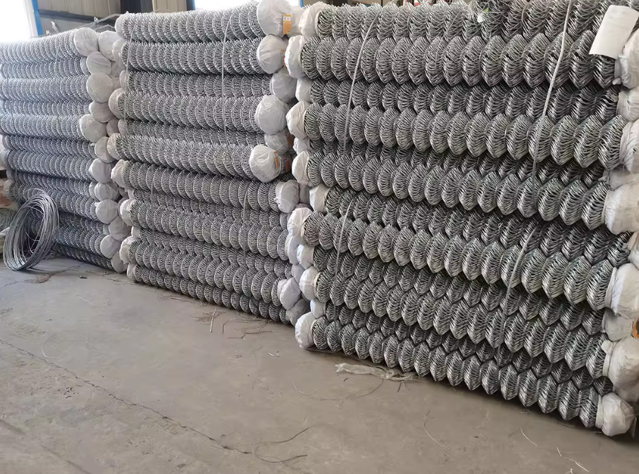 Galvanized Square Chain Link Fencing Mesh 0.5m-4m Free Samples Available