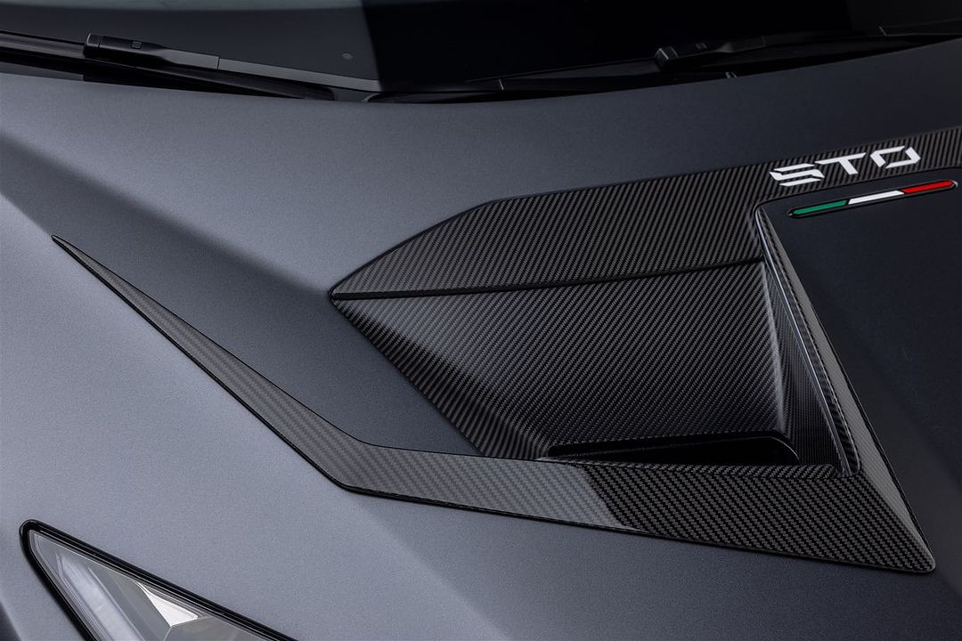For Lamborghini STO Carbon Fiber Body Kit STO Upgraded Vors Style Front Lip Diffuser Side Skirt Hood Carbon Fiber Body Kit