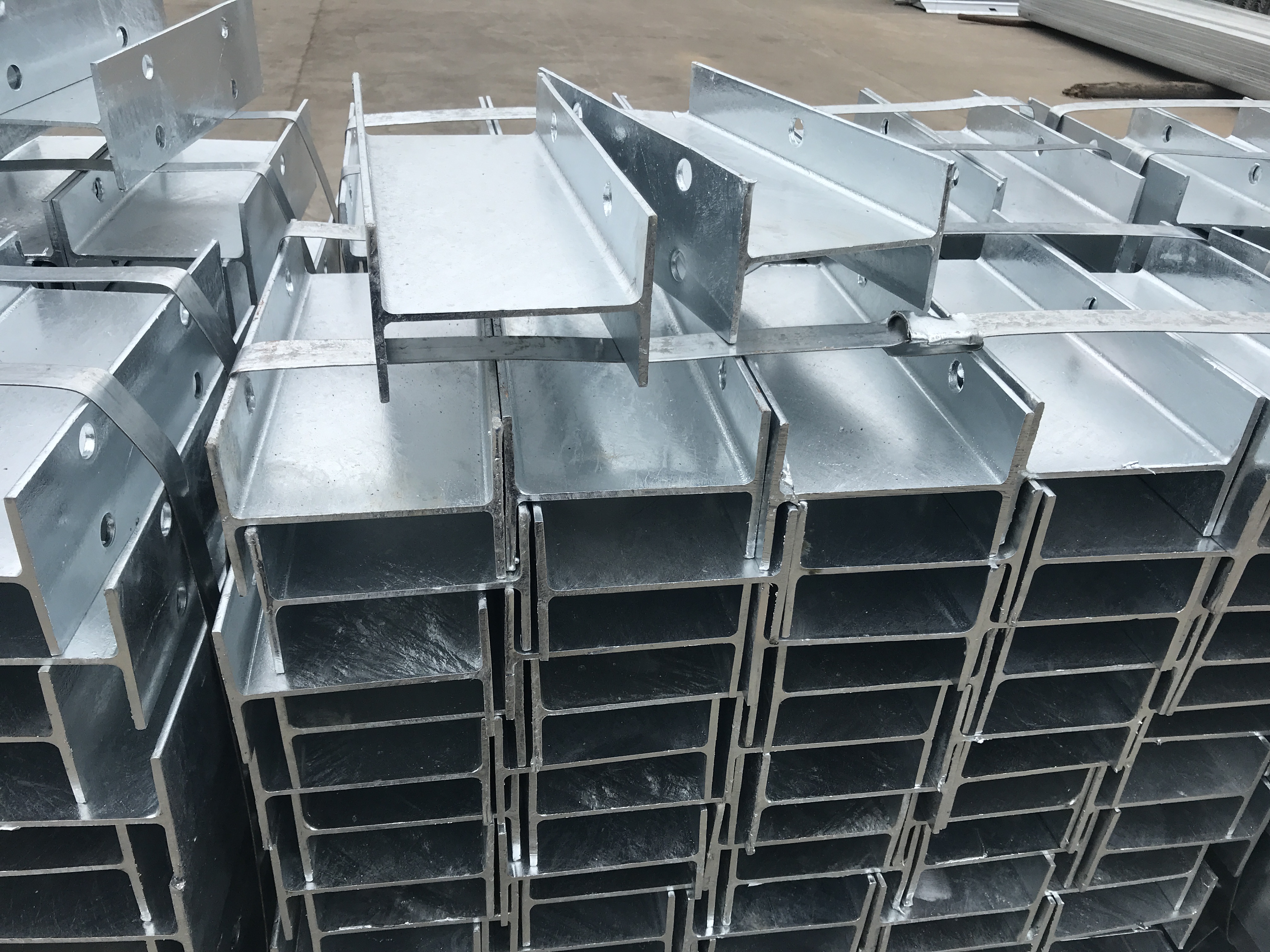 Highway Guardrail Steel Buffer End Galvanized Powder Coated Certified by ISO9001 2000