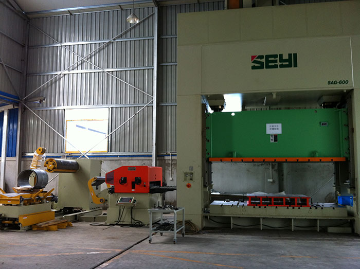 NC servo feeder