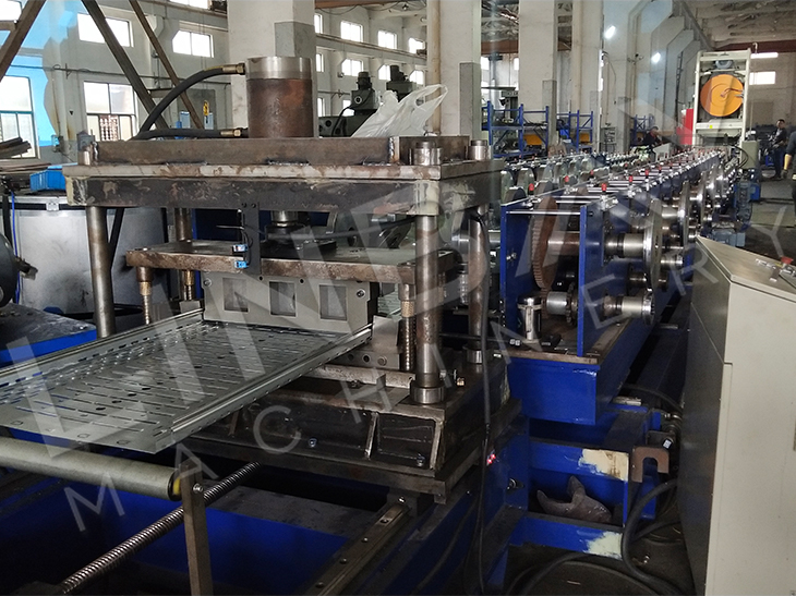Cantilever Structure Automatic Perforated Cable Tray Roll Forming Machine With Flying Cut