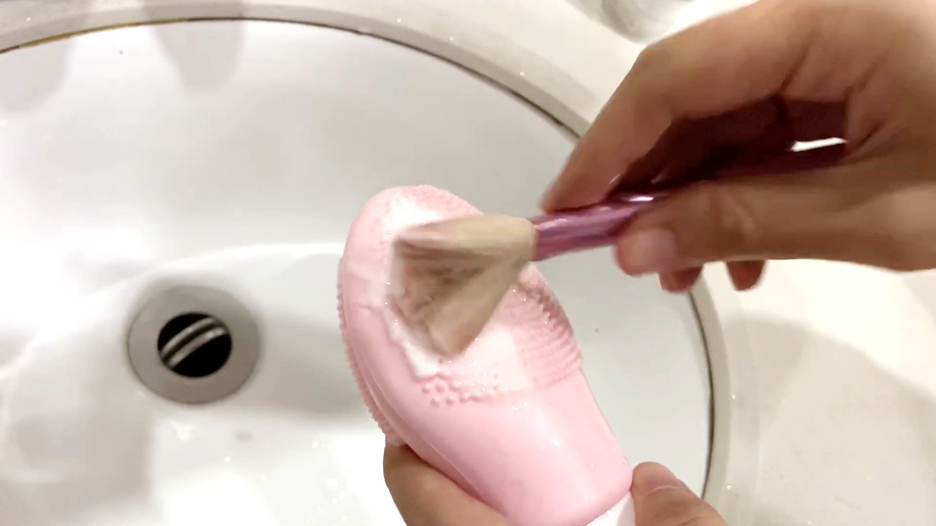 Storage Container Style Silicone Makeup Sponge Holder for Easy Cleaning