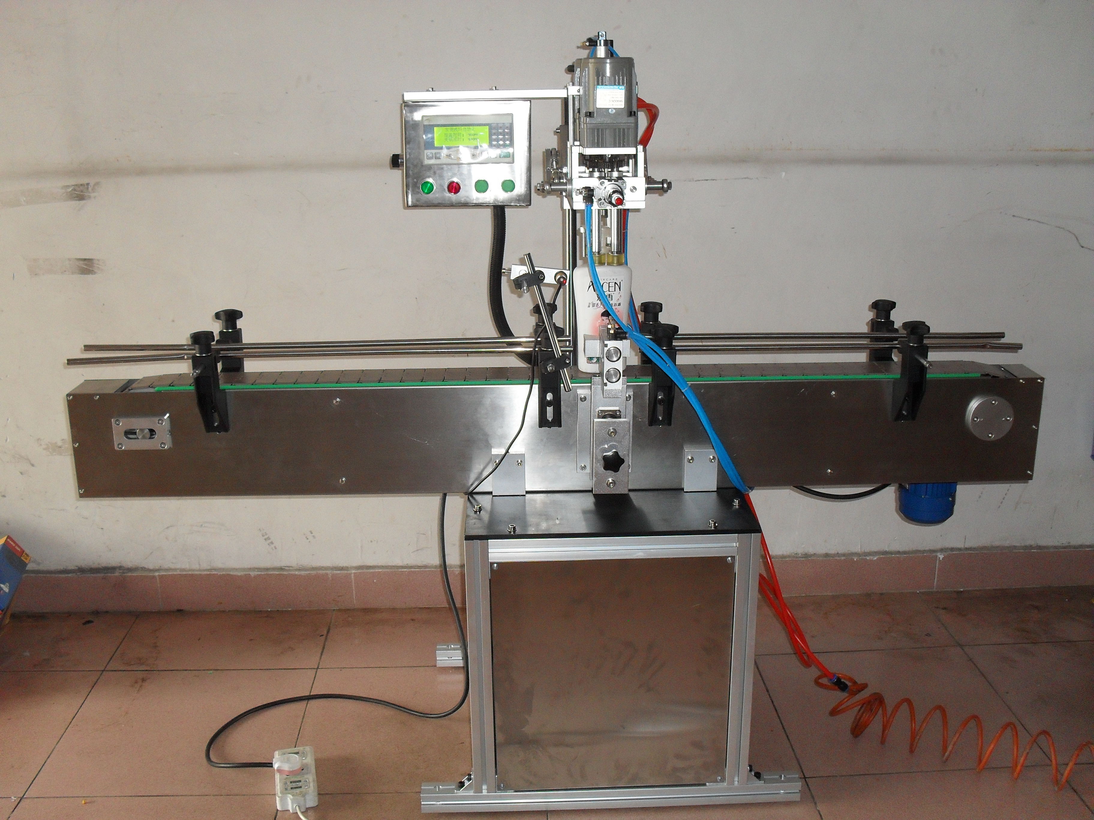Spray Pump Automatic Bottle Capping Machine , Plastic Cap Sealing Machine