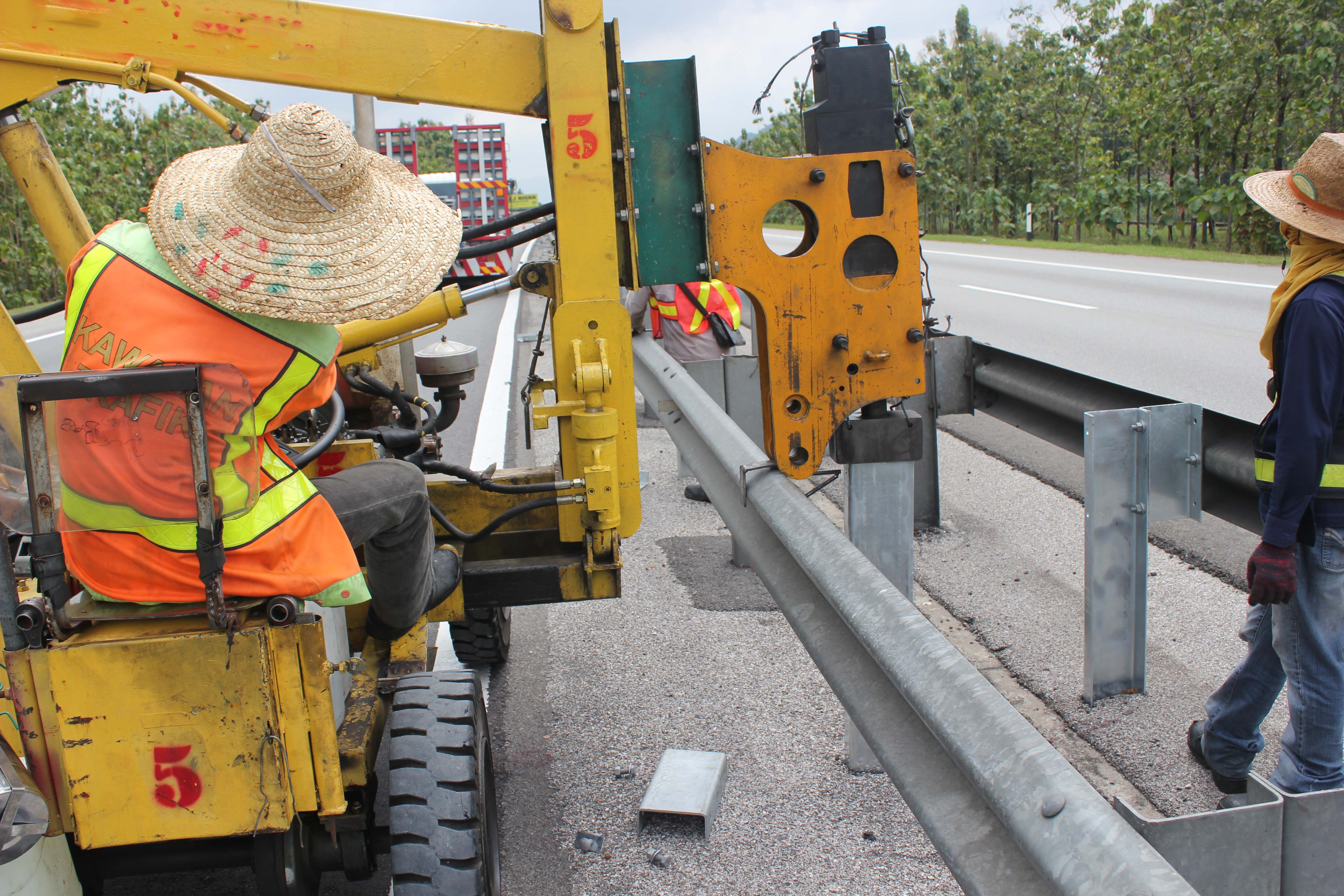 CE Highway Guardrail Pile Driver Machine Hydrualic For Drilling