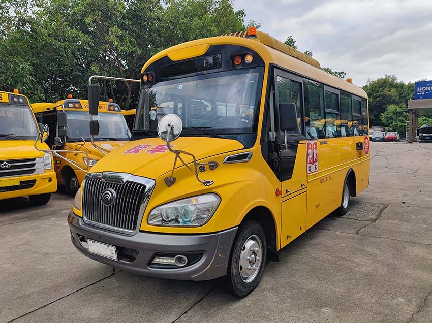 Euro 4 36 Seats Used School Buses Yutong Used Left Hand Vans