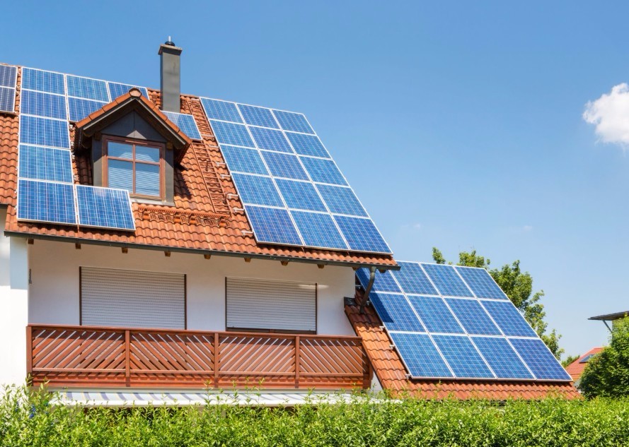 home-with-rooftop-solar-panels-889x633