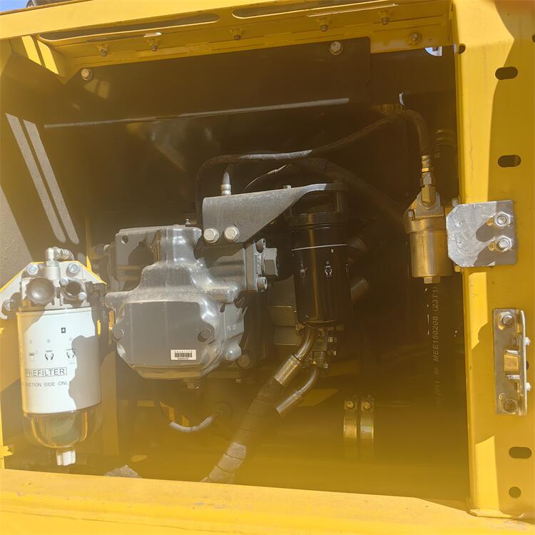 Good Health and Original Hydraulic Valve Japan Used Komatsu PC200-8 Crawler Excavator