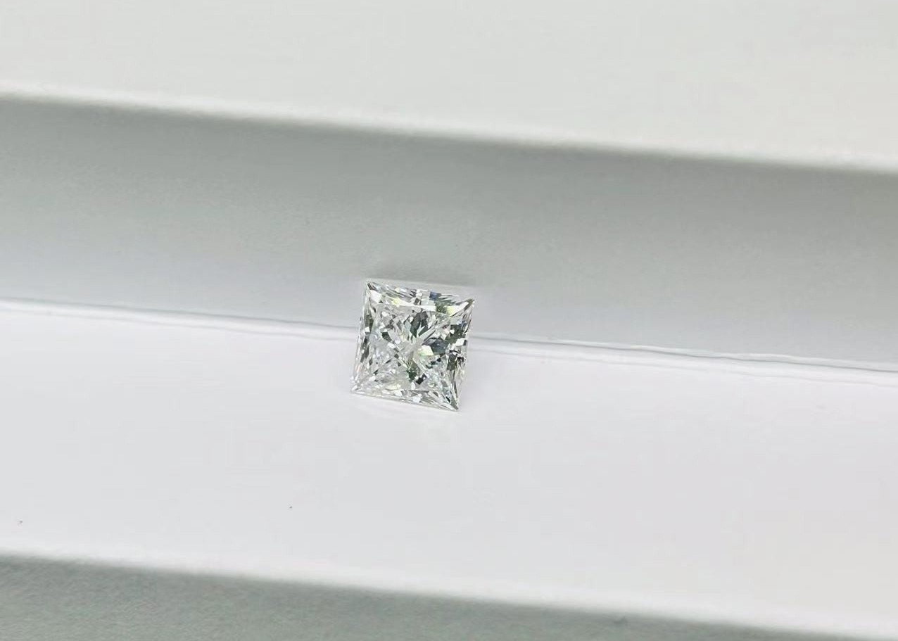 0.51 Carat High Polish Lab Grown White Diamond VS1 Clarity Grade