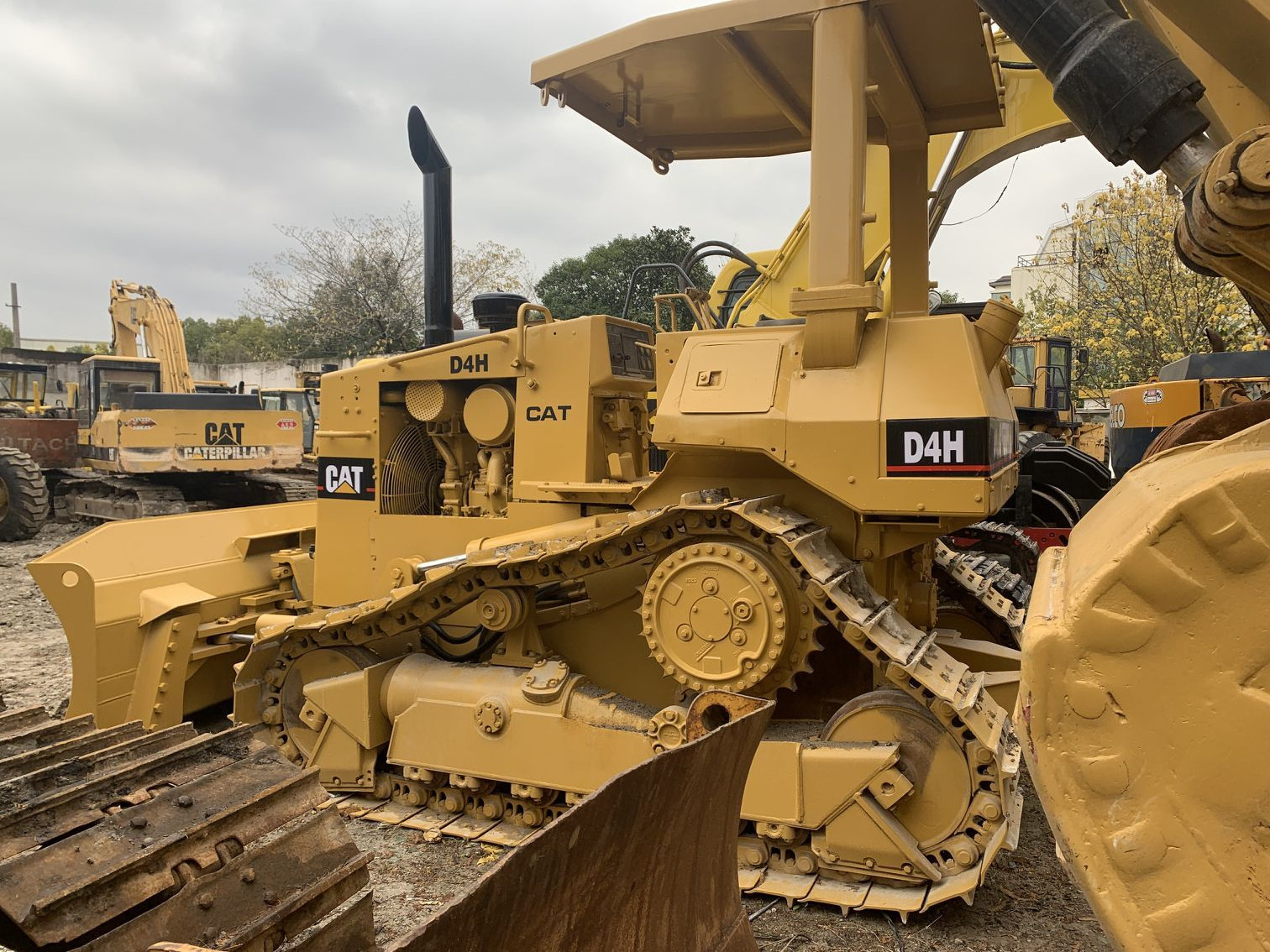 6 way blade Used CAT D4H Bulldozer In Excellent Condition/Original Japan Used CAT Bulldozer Hot Sale