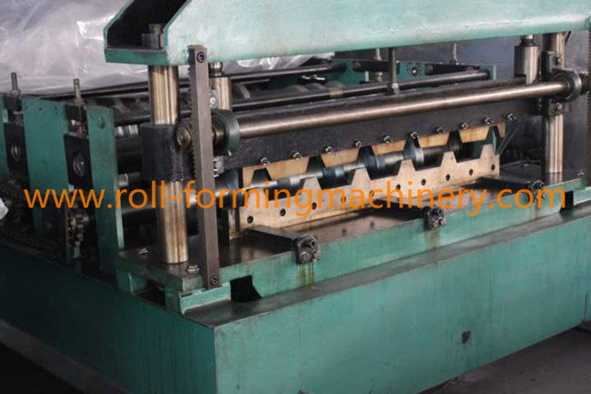 0.3mm—0.8mm Zinc and Color Steel,Roof Roll Forming Machine With 15m/min Forming Speed