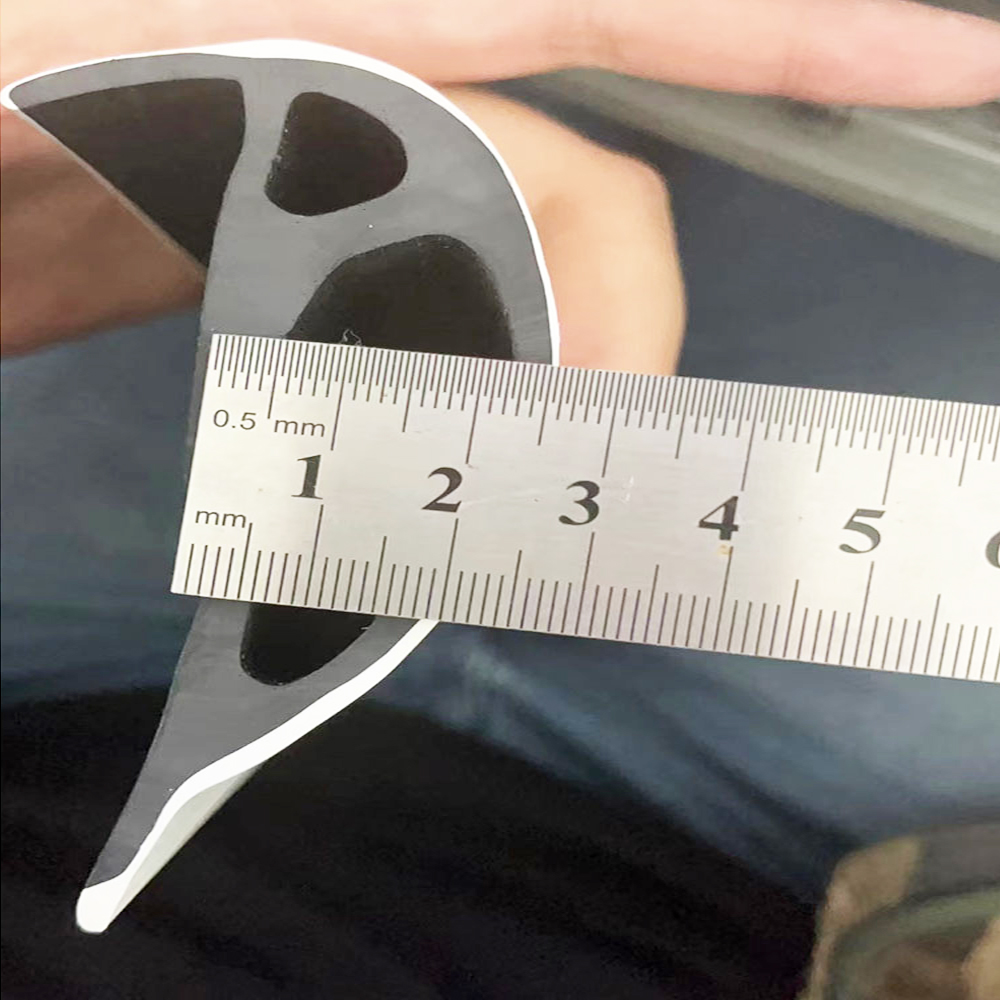ISO/TS 16949 Certified Boat Ship D Type Marine Rubber Fender for Wharf and Dock Bumper Seal Strip