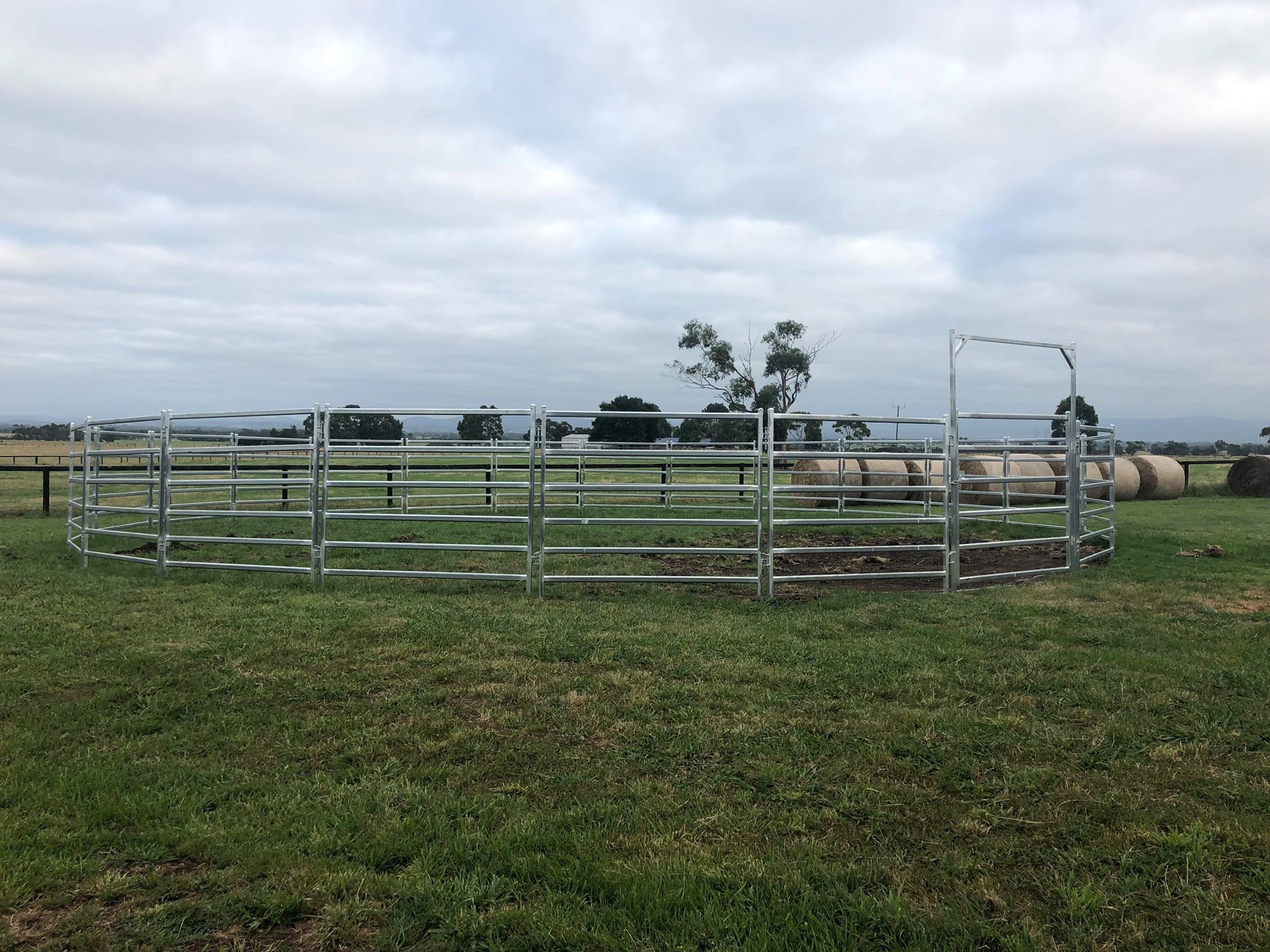 12m Diameter Horse Round Yard Panel 17Pcs incl. 3m tall Gate 30X60MM