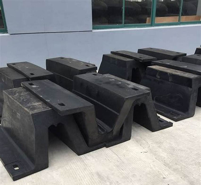 Molded Rubber Marine Dock Fenders Black Color High Bendability