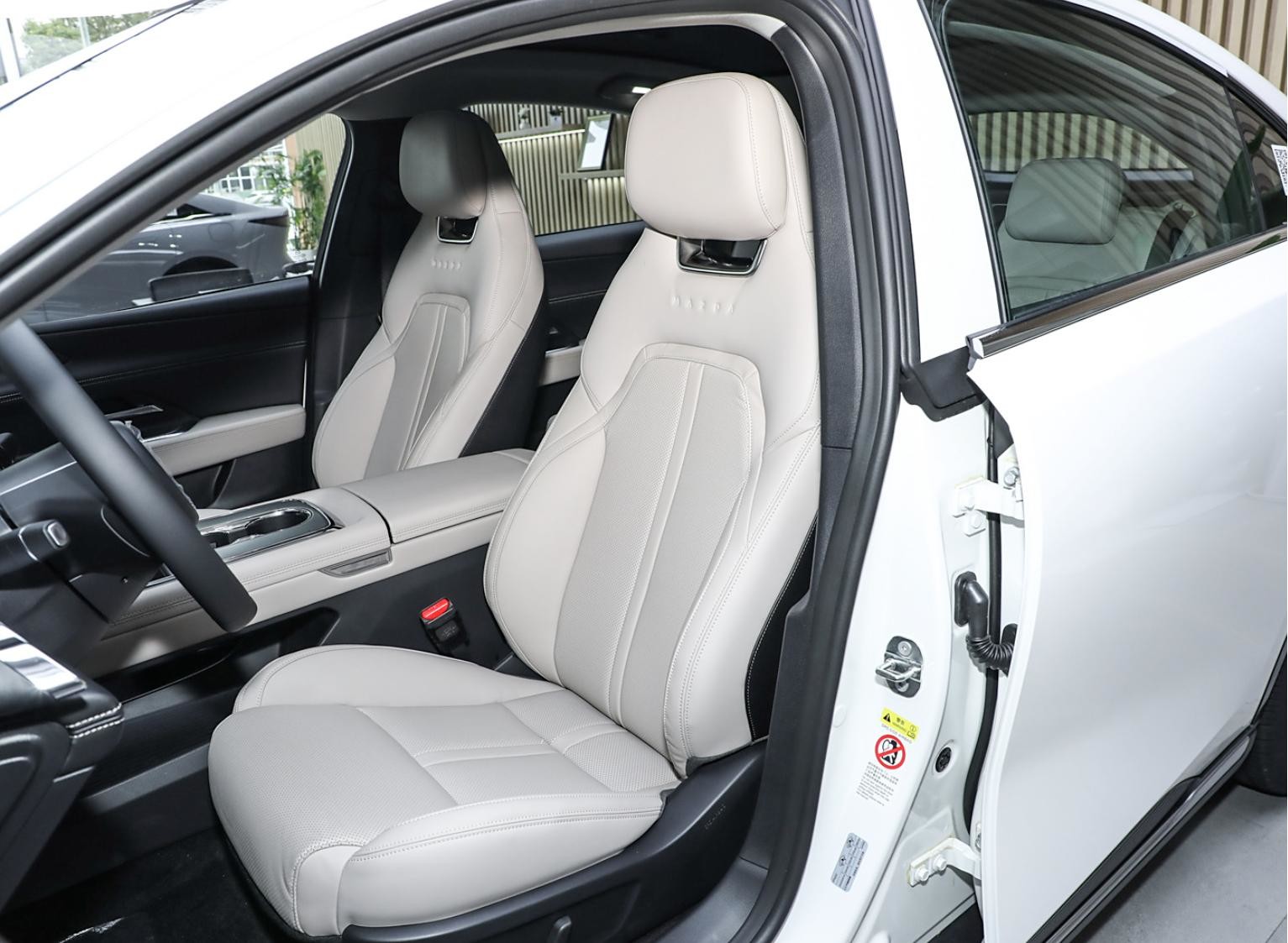 Spacious 5-Seater Electric Vehicle with 1200km Range and 160kW Power