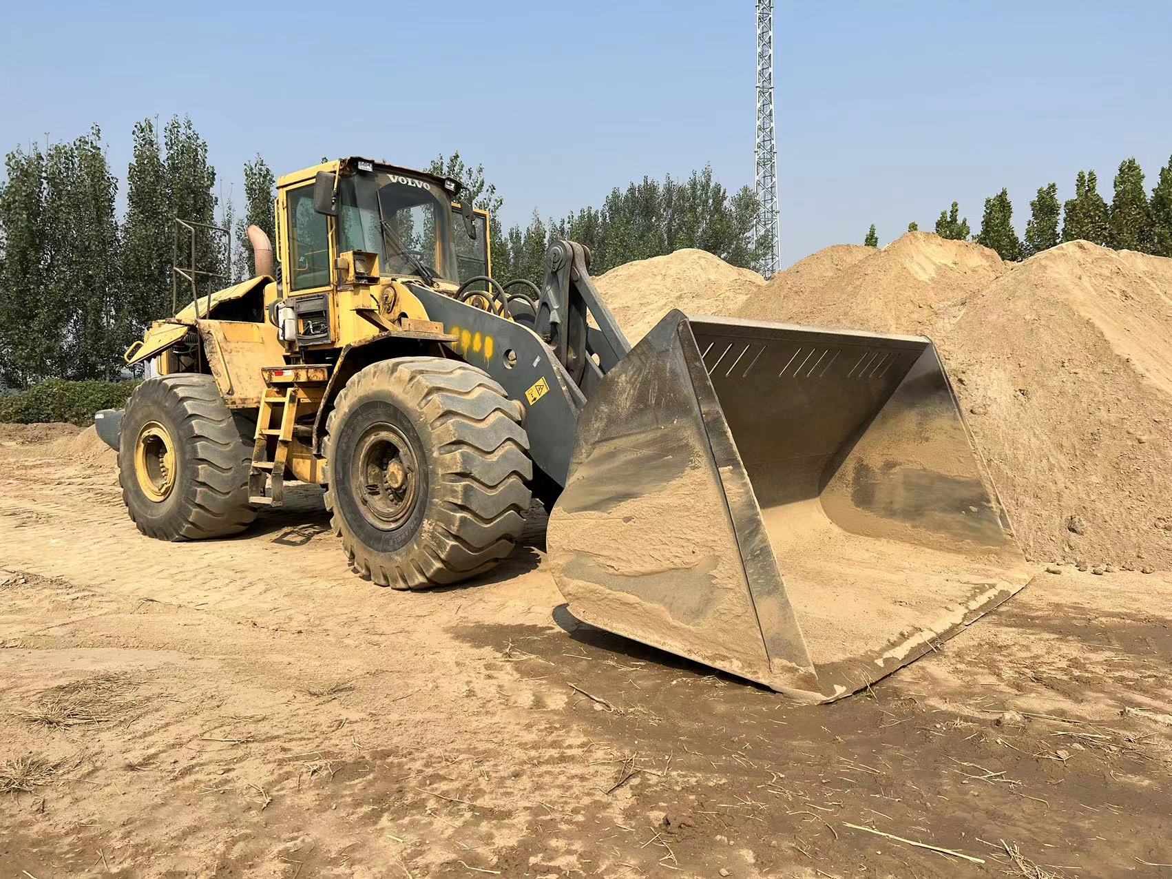 Original Hydraulic Valve Used VOLVO EC220E Excavator in and Good Condition from Korea