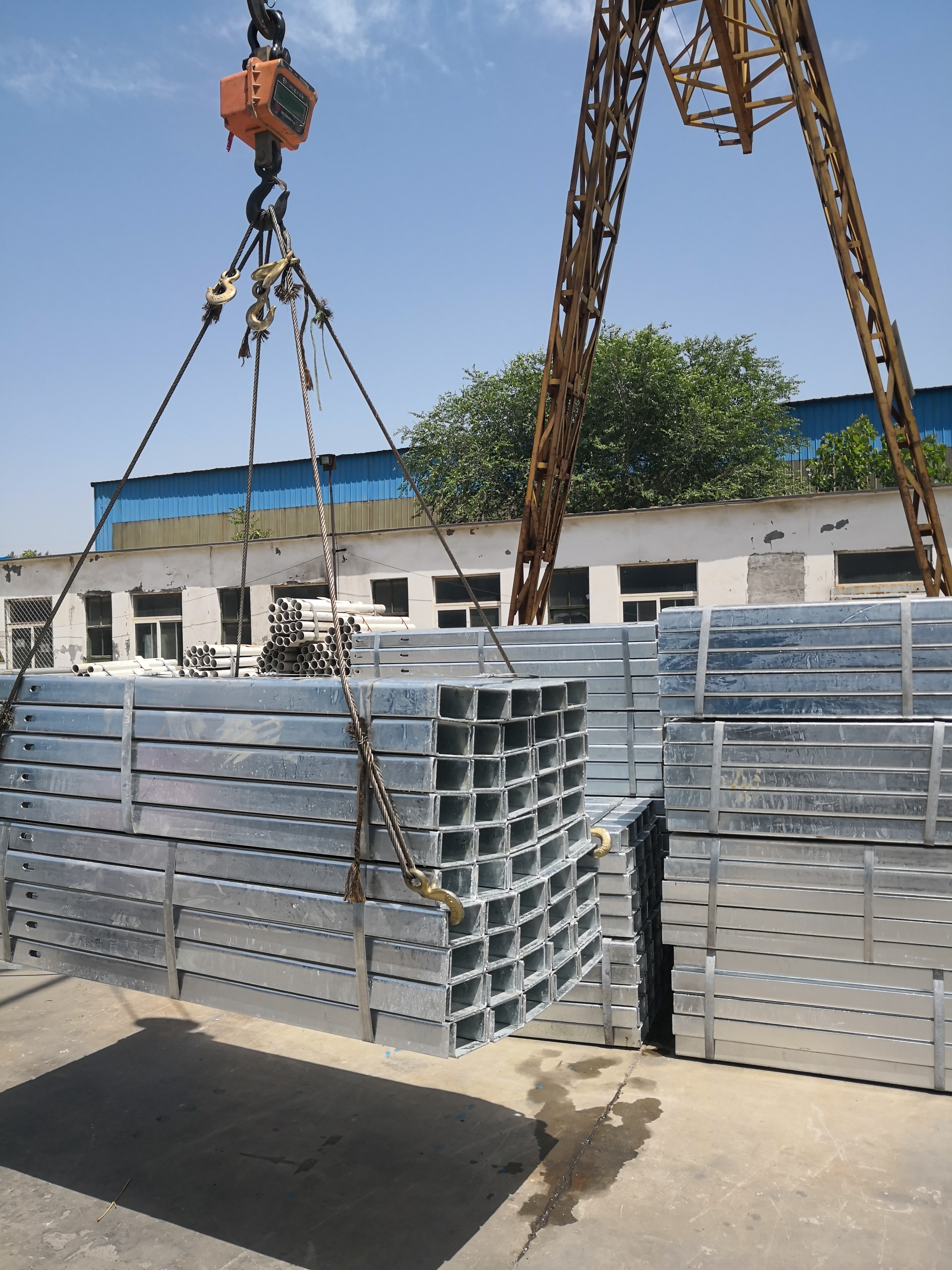 Custom Color Steel Highway Corrugated Beam Curved Guardrail with Q235 Q345 Material