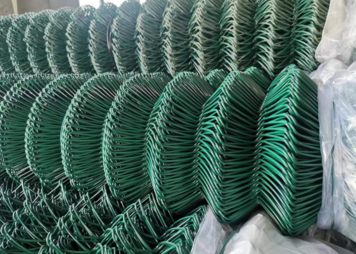 PVC Coated Galvanized Cyclone Chain Link Fence 8" 60x60
