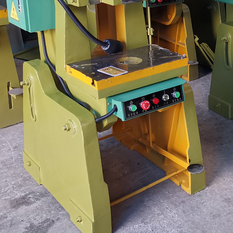 16T Automatic Hole Puncher Machine 1500w C Type CNC Sheet Metal Punching Machine